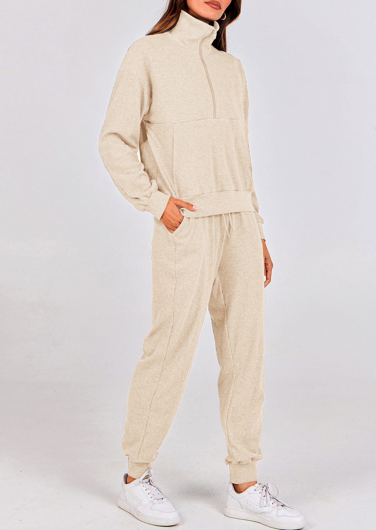 Two piece long sleeved half zip pullover sweatshirt, sports pants, casual set