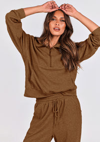 Two piece long sleeved half zip pullover sweatshirt, sports pants, casual set