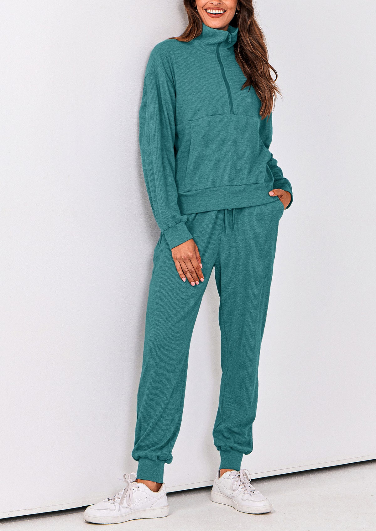 Two piece long sleeved half zip pullover sweatshirt, sports pants, casual set