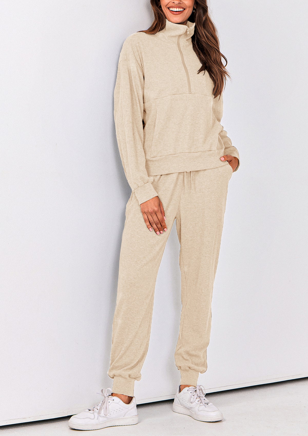 Two piece long sleeved half zip pullover sweatshirt, sports pants, casual set