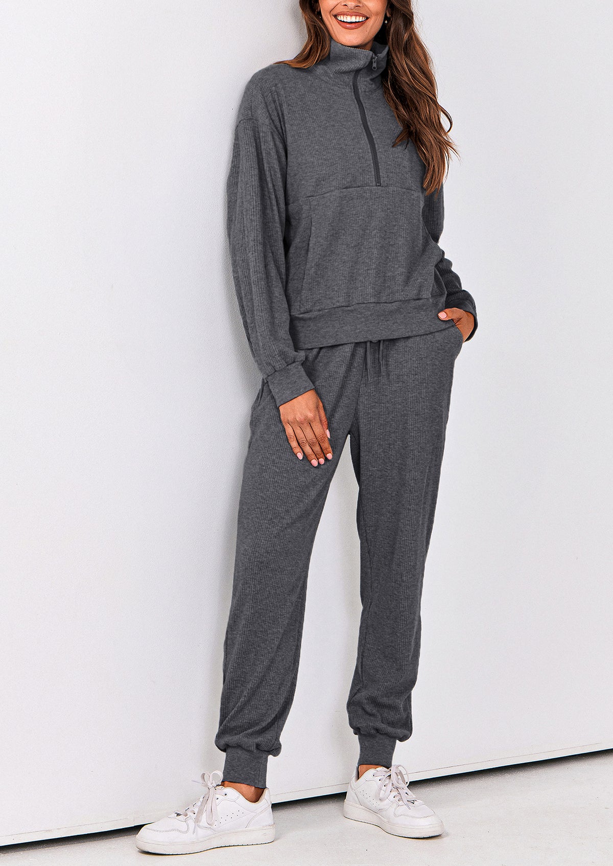 Two piece long sleeved half zip pullover sweatshirt, sports pants, casual set