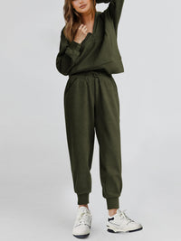 Two piece long sleeved half zip pullover sweatshirt, sports pants, casual set