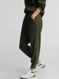 Two piece long sleeved half zip pullover sweatshirt, sports pants, casual set