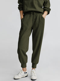 Two piece long sleeved half zip pullover sweatshirt, sports pants, casual set