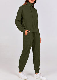Two piece long sleeved half zip pullover sweatshirt, sports pants, casual set