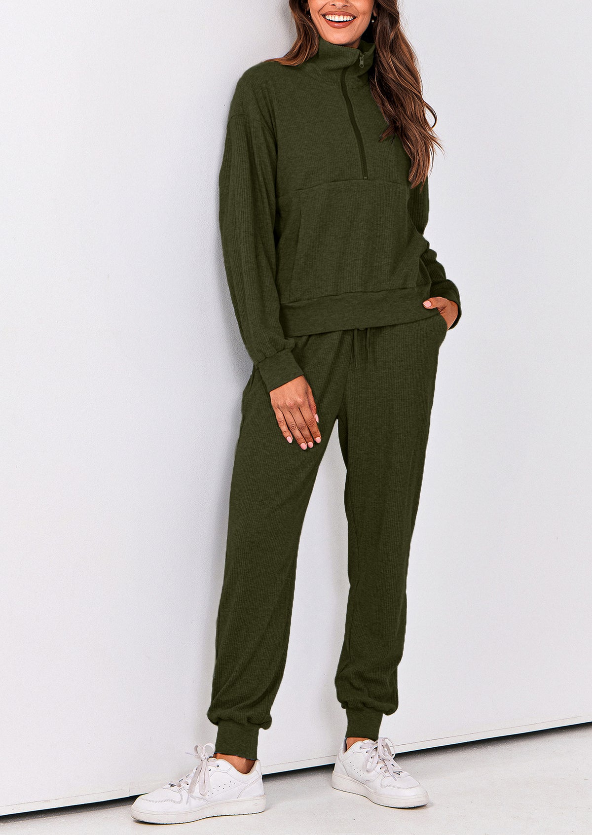 Two piece long sleeved half zip pullover sweatshirt, sports pants, casual set