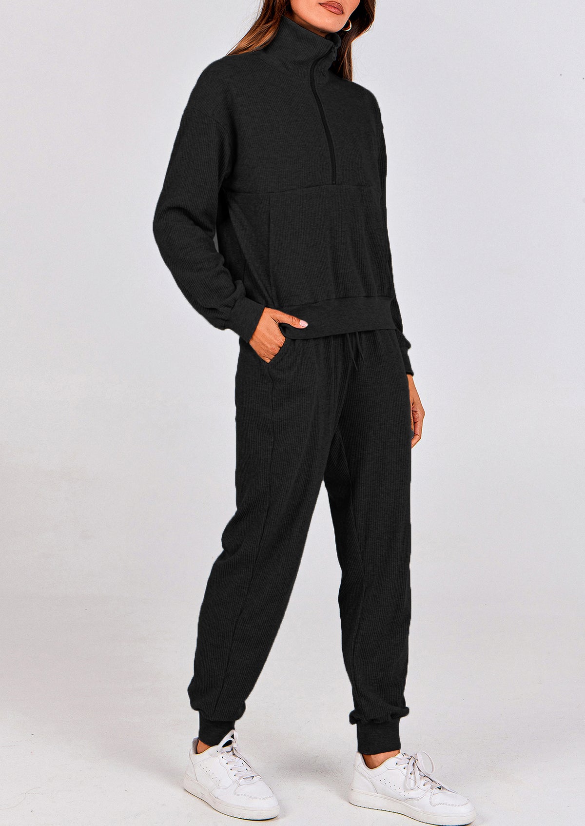 Two piece long sleeved half zip pullover sweatshirt, sports pants, casual set