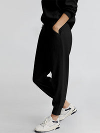 Two piece long sleeved half zip pullover sweatshirt, sports pants, casual set