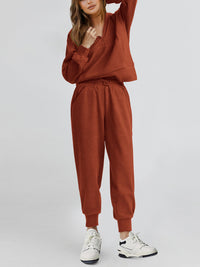 Two piece long sleeved half zip pullover sweatshirt, sports pants, casual set