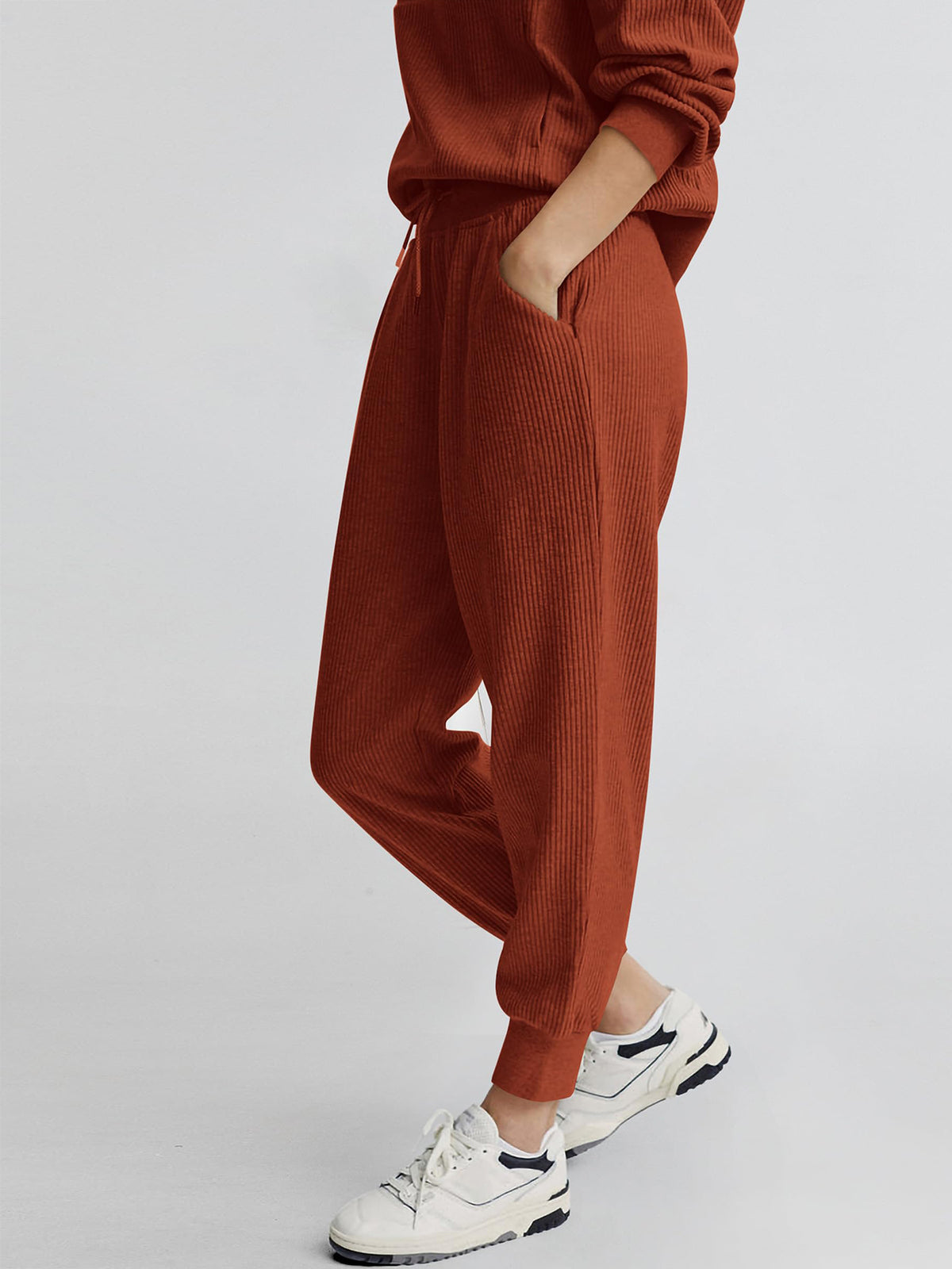Two piece long sleeved half zip pullover sweatshirt, sports pants, casual set
