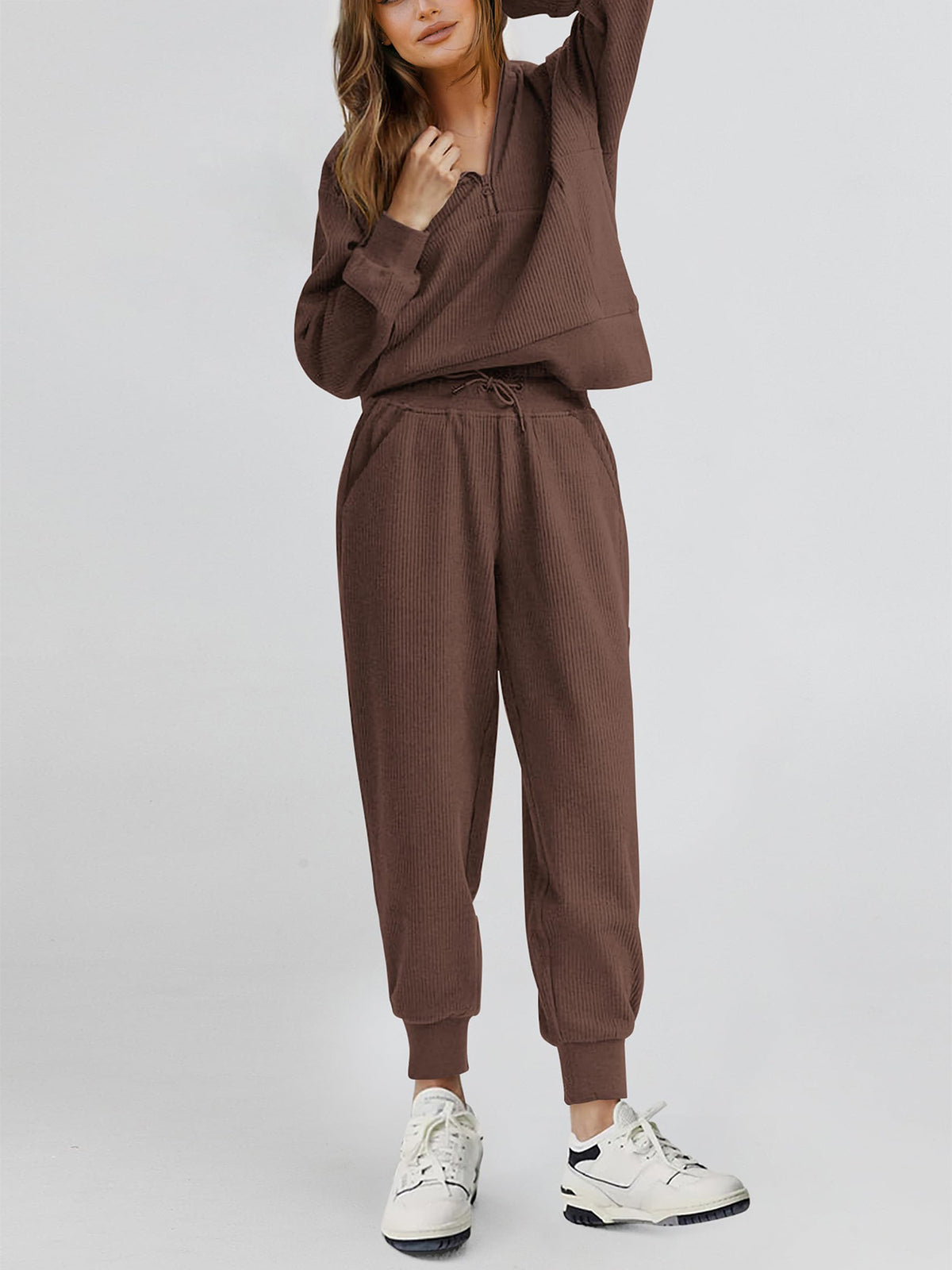 Two piece long sleeved half zip pullover sweatshirt, sports pants, casual set