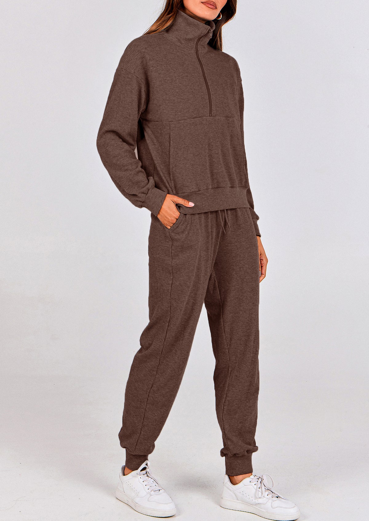 Two piece long sleeved half zip pullover sweatshirt, sports pants, casual set