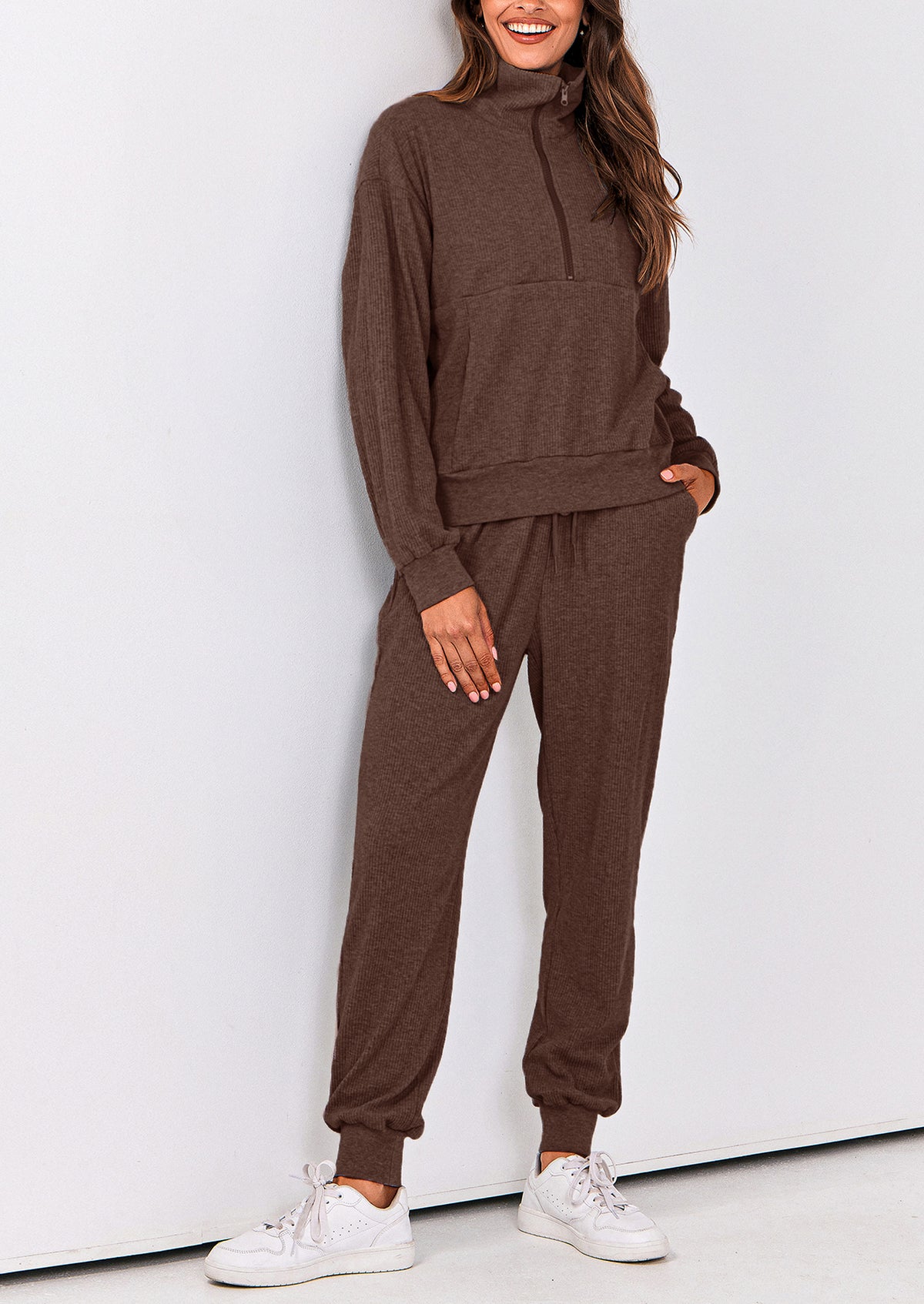 Two piece long sleeved half zip pullover sweatshirt, sports pants, casual set