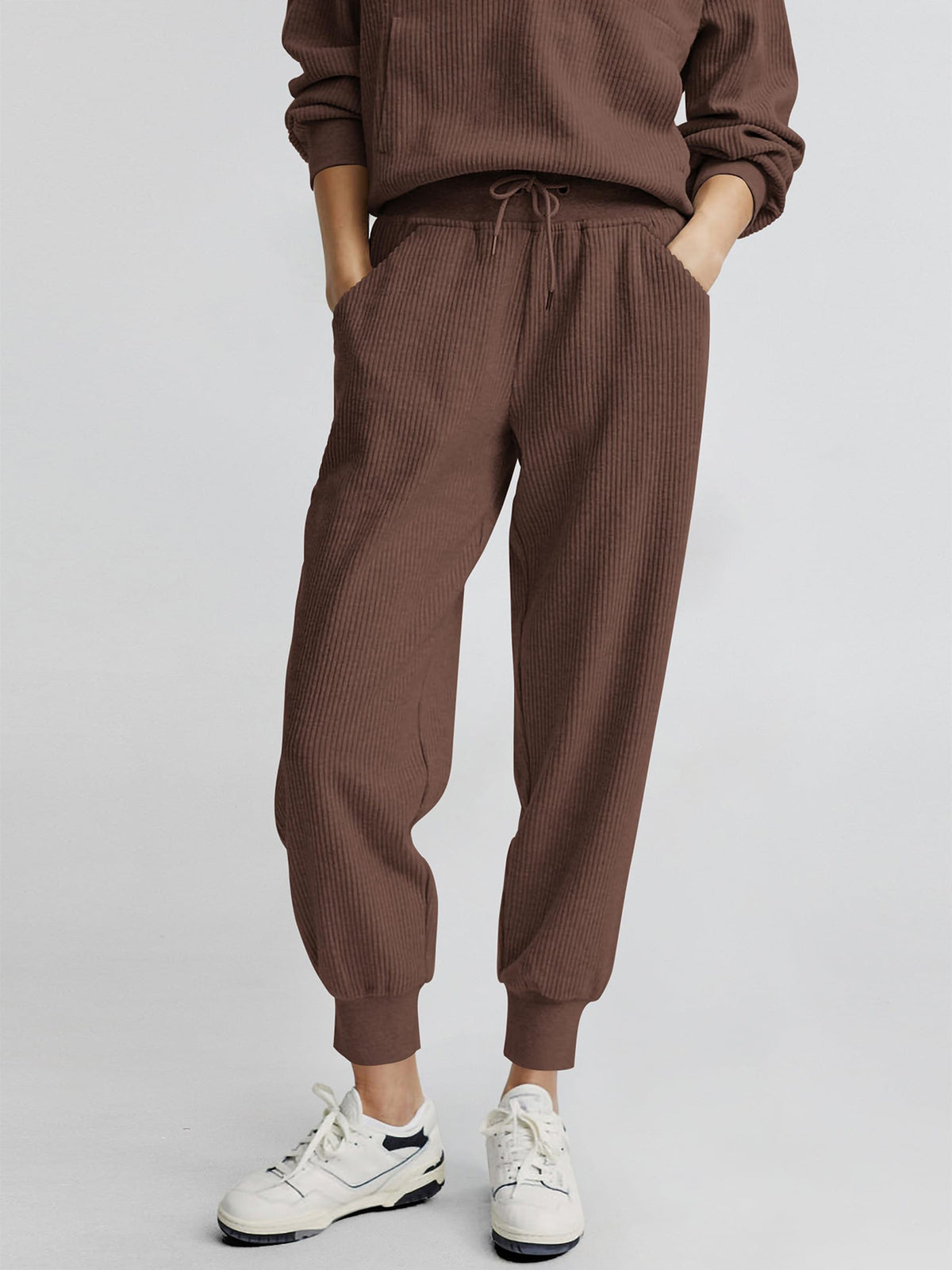 Two piece long sleeved half zip pullover sweatshirt, sports pants, casual set