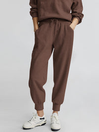 Two piece long sleeved half zip pullover sweatshirt, sports pants, casual set