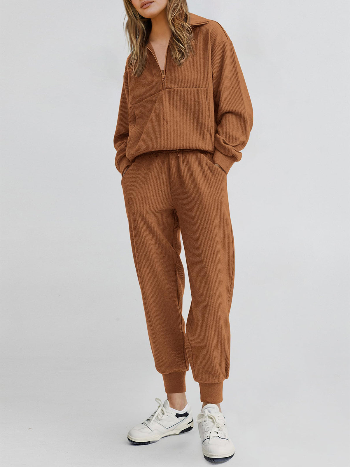 Two piece long sleeved half zip pullover sweatshirt, sports pants, casual set