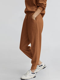 Two piece long sleeved half zip pullover sweatshirt, sports pants, casual set