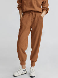 Two piece long sleeved half zip pullover sweatshirt, sports pants, casual set