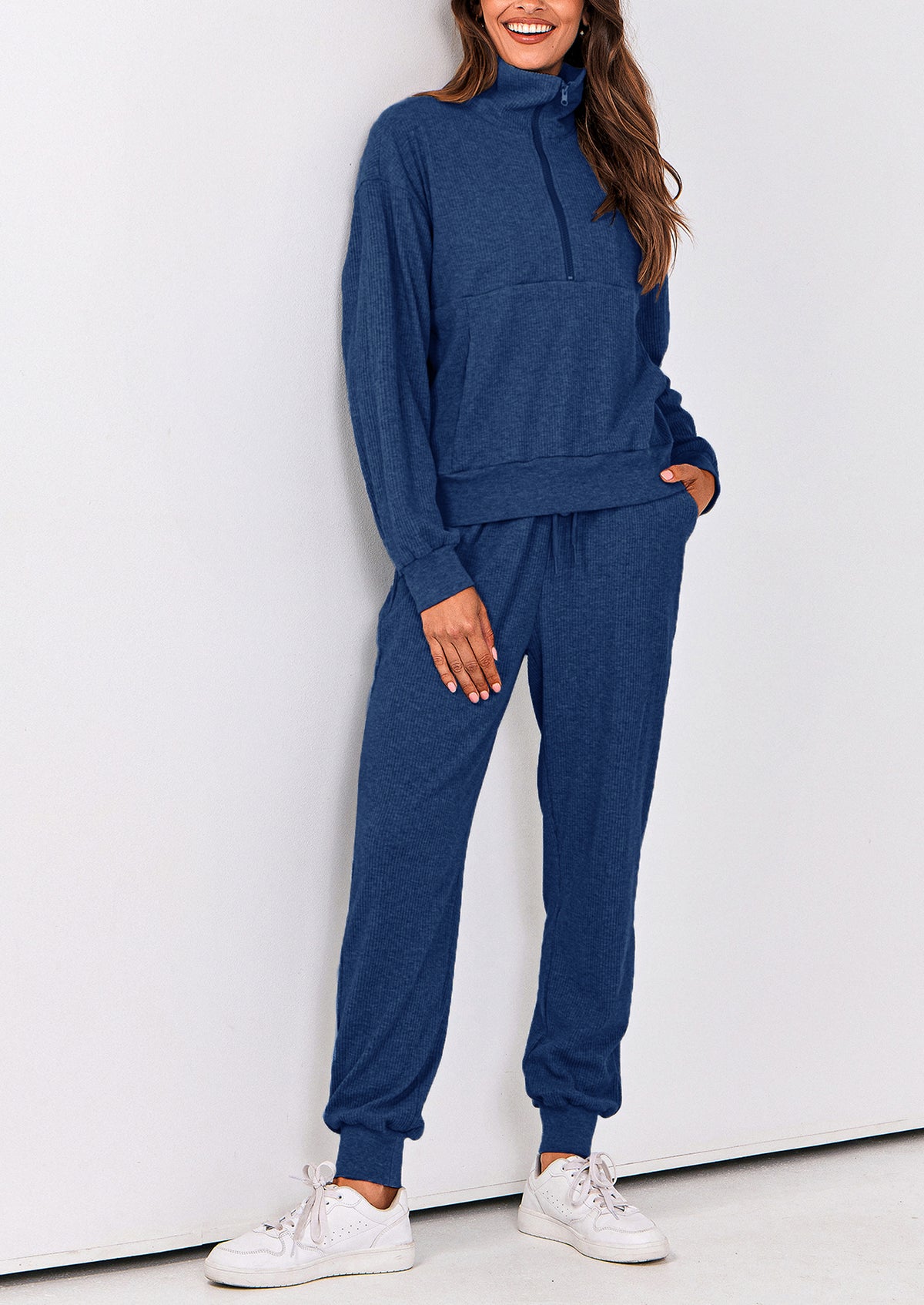 Two piece long sleeved half zip pullover sweatshirt, sports pants, casual set