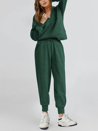 Two piece long sleeved half zip pullover sweatshirt, sports pants, casual set