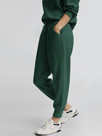 Two piece long sleeved half zip pullover sweatshirt, sports pants, casual set