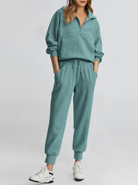 Two piece long sleeved half zip pullover sweatshirt, sports pants, casual set