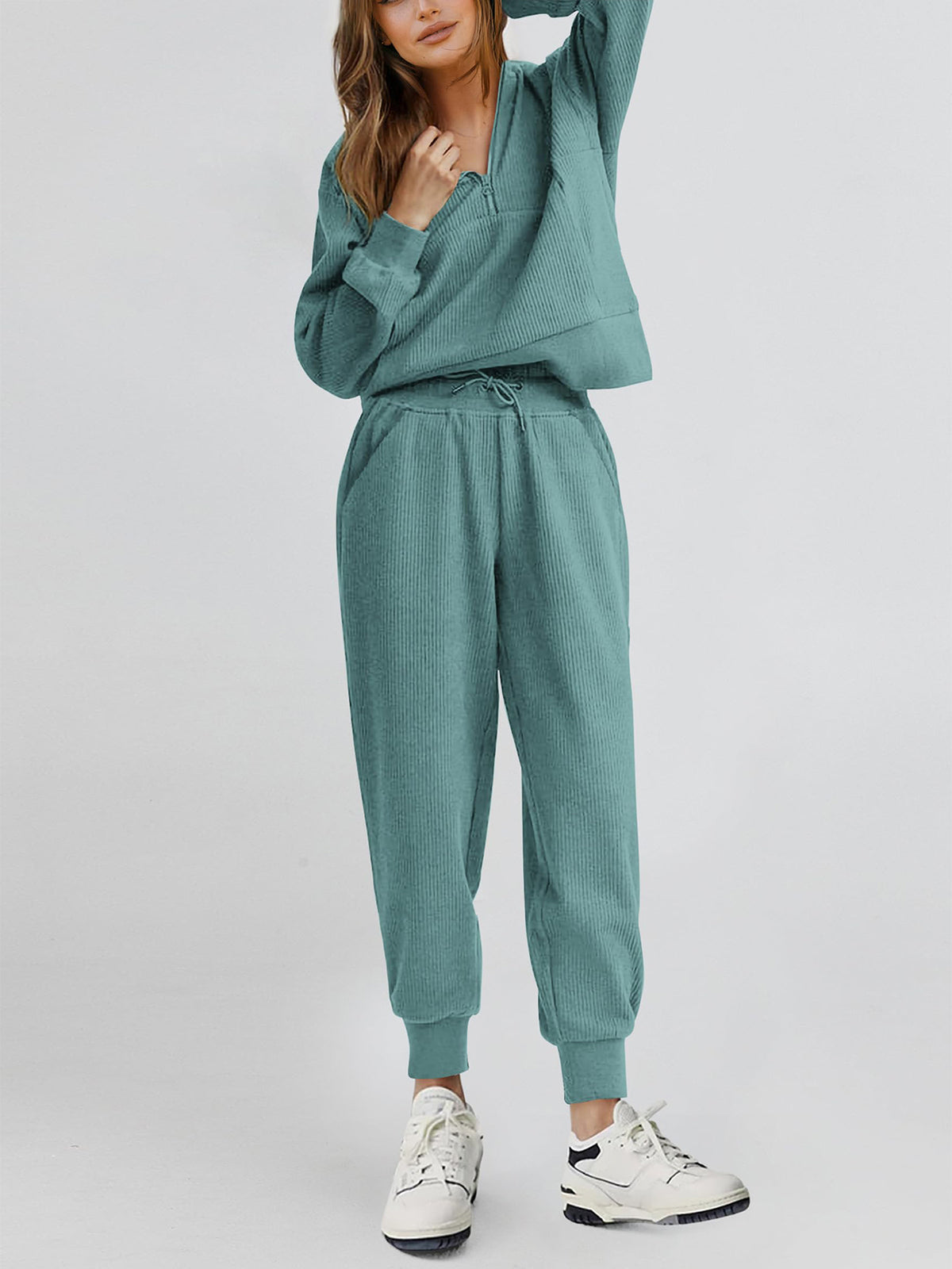 Two piece long sleeved half zip pullover sweatshirt, sports pants, casual set