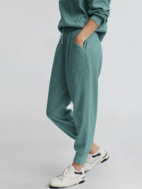 Two piece long sleeved half zip pullover sweatshirt, sports pants, casual set