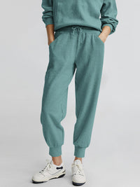 Two piece long sleeved half zip pullover sweatshirt, sports pants, casual set