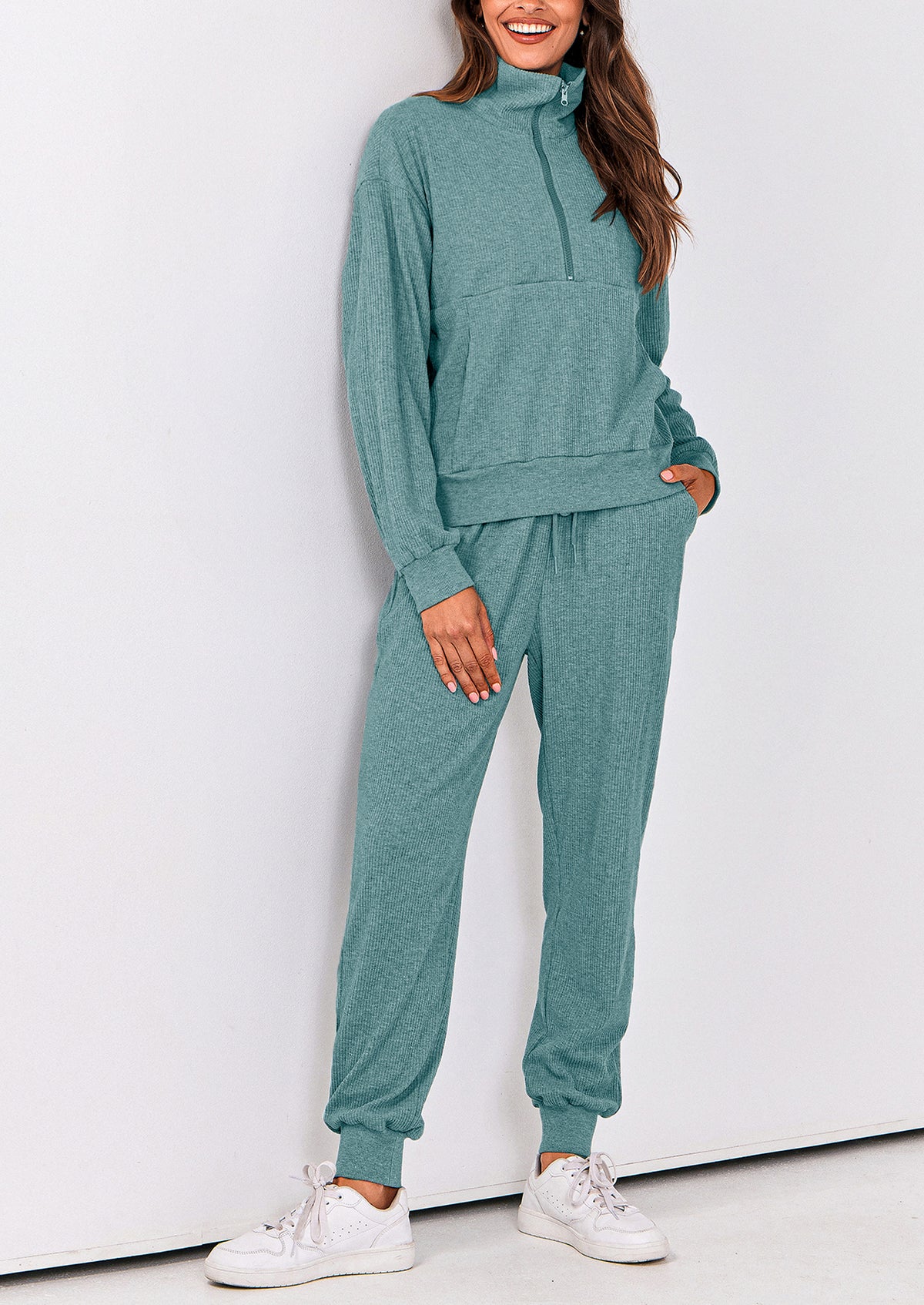 Two piece long sleeved half zip pullover sweatshirt, sports pants, casual set