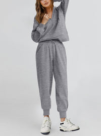 Two piece long sleeved half zip pullover sweatshirt, sports pants, casual set
