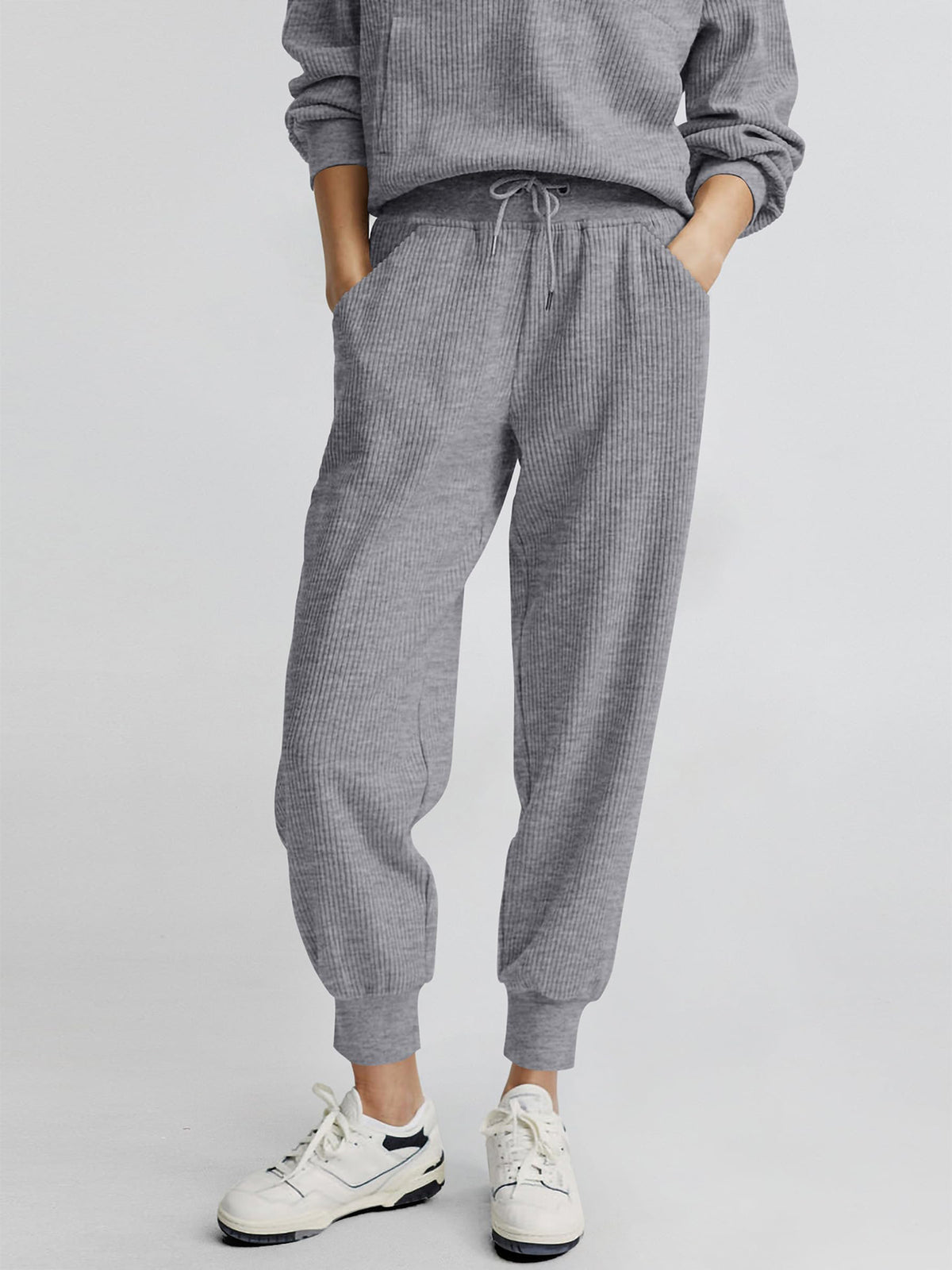 Two piece long sleeved half zip pullover sweatshirt, sports pants, casual set