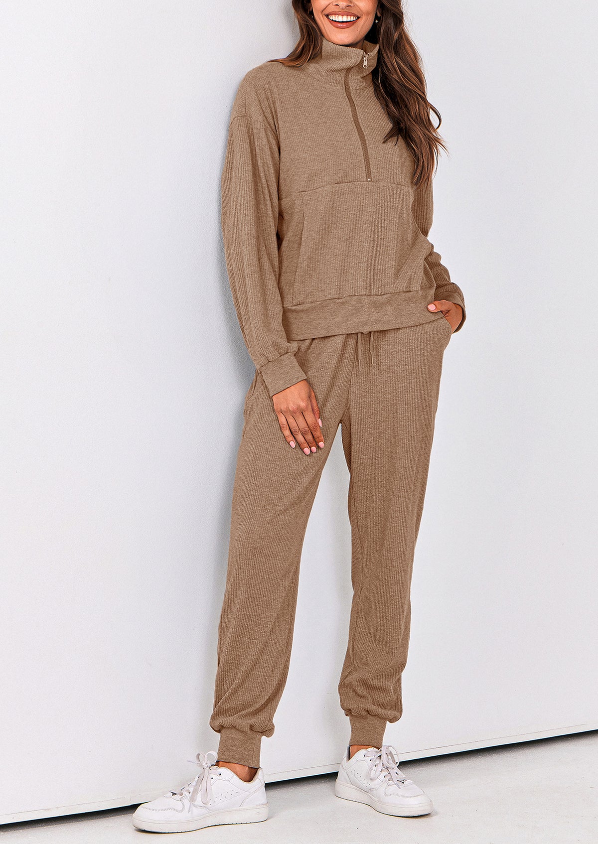 Two piece long sleeved half zip pullover sweatshirt, sports pants, casual set