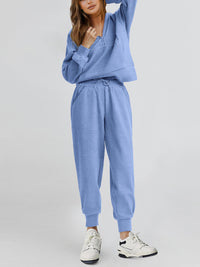Two piece long sleeved half zip pullover sweatshirt, sports pants, casual set