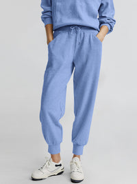 Two piece long sleeved half zip pullover sweatshirt, sports pants, casual set