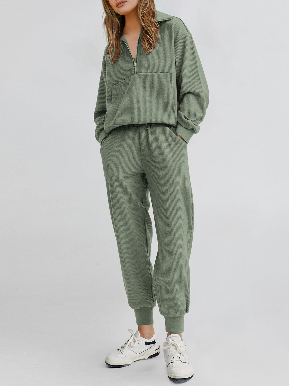 Two piece long sleeved half zip pullover sweatshirt, sports pants, casual set