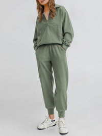 Two piece long sleeved half zip pullover sweatshirt, sports pants, casual set