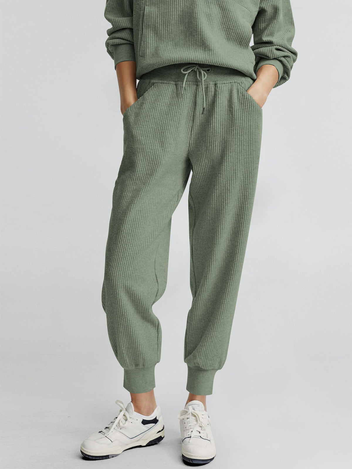 Two piece long sleeved half zip pullover sweatshirt, sports pants, casual set