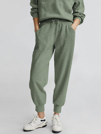 Two piece long sleeved half zip pullover sweatshirt, sports pants, casual set
