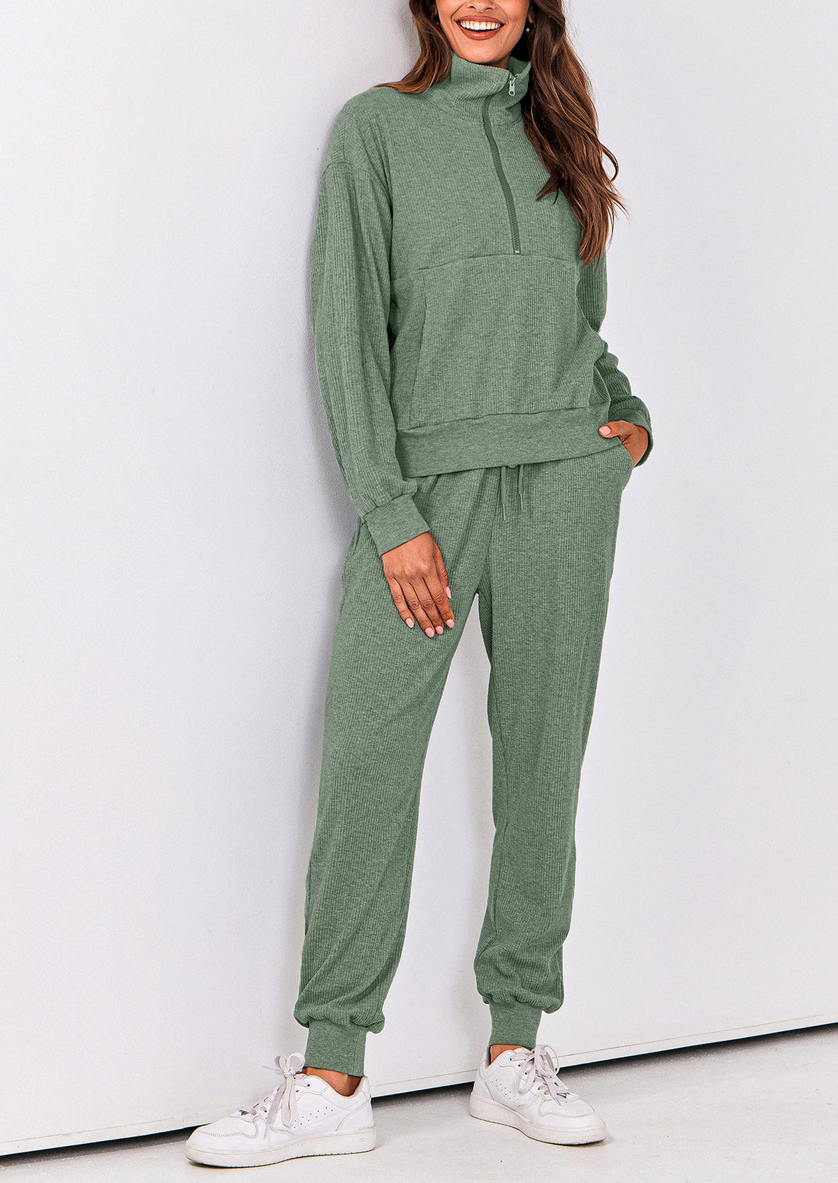 Two piece long sleeved half zip pullover sweatshirt, sports pants, casual set