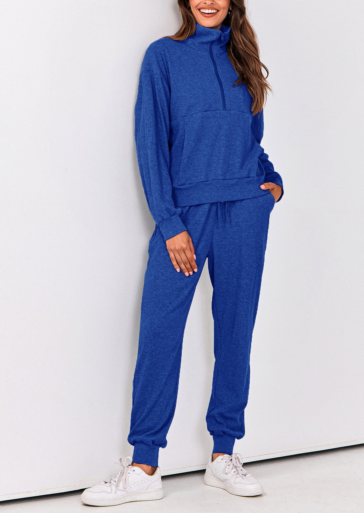Two piece long sleeved half zip pullover sweatshirt, sports pants, casual set