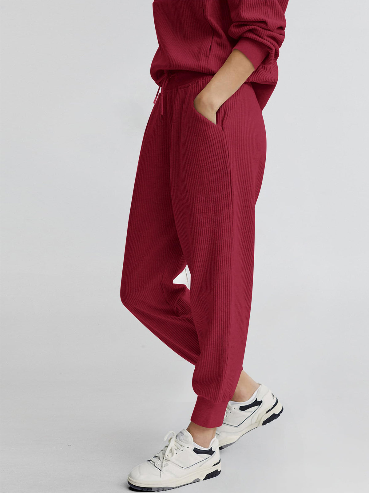 Two piece long sleeved half zip pullover sweatshirt, sports pants, casual set